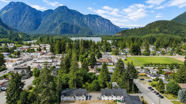 Property Photo: 548 Park Street 1 BC V0X 1L0