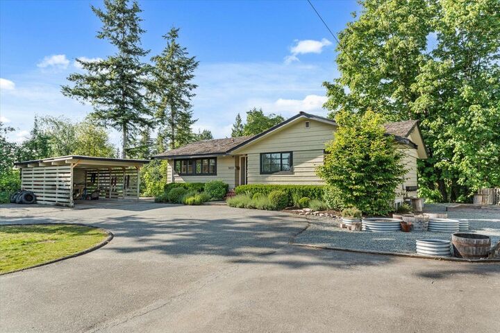 Photo de la propriété:  34251 George Ferguson Way  BC V2S 2N6 