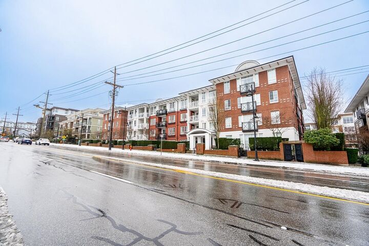 Property Photo: 618 Como Lake Avenue 213 BC V3J 0G1