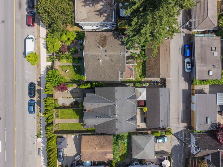 Property Photo: 417-419 E 3rd Street 409-411 BC V7L 1G3
