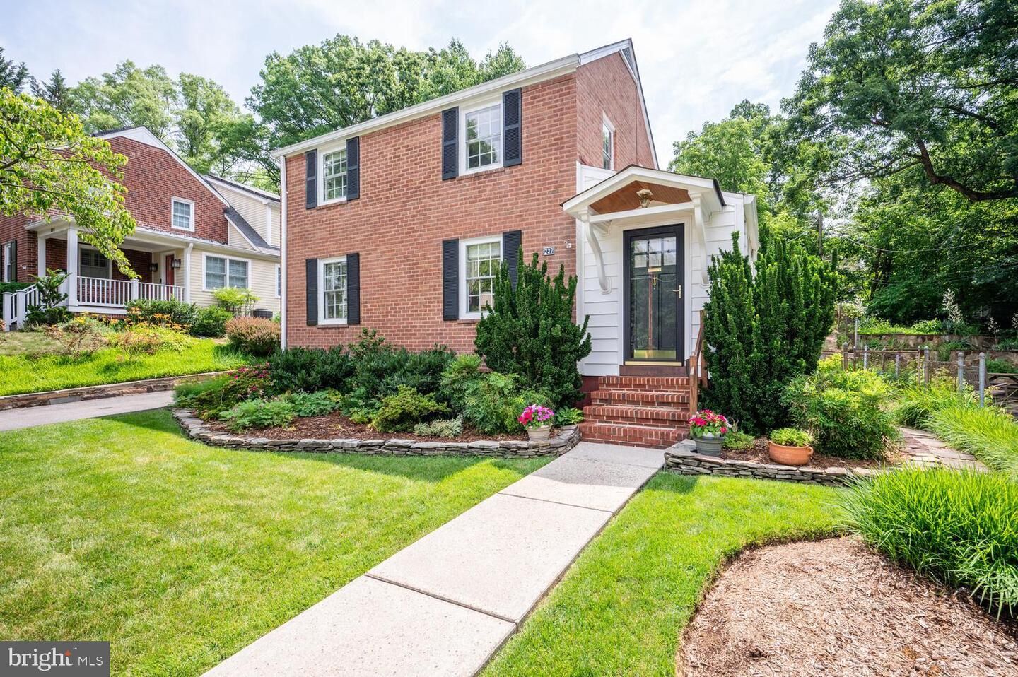 Property Photo:  227 N Edison Street  VA 22203 