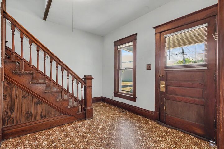 Property Photo:  718 10th Ave SW  IA 52404 