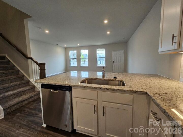 Property Photo:  5416 Kinsbridge Drive  NC 28227 