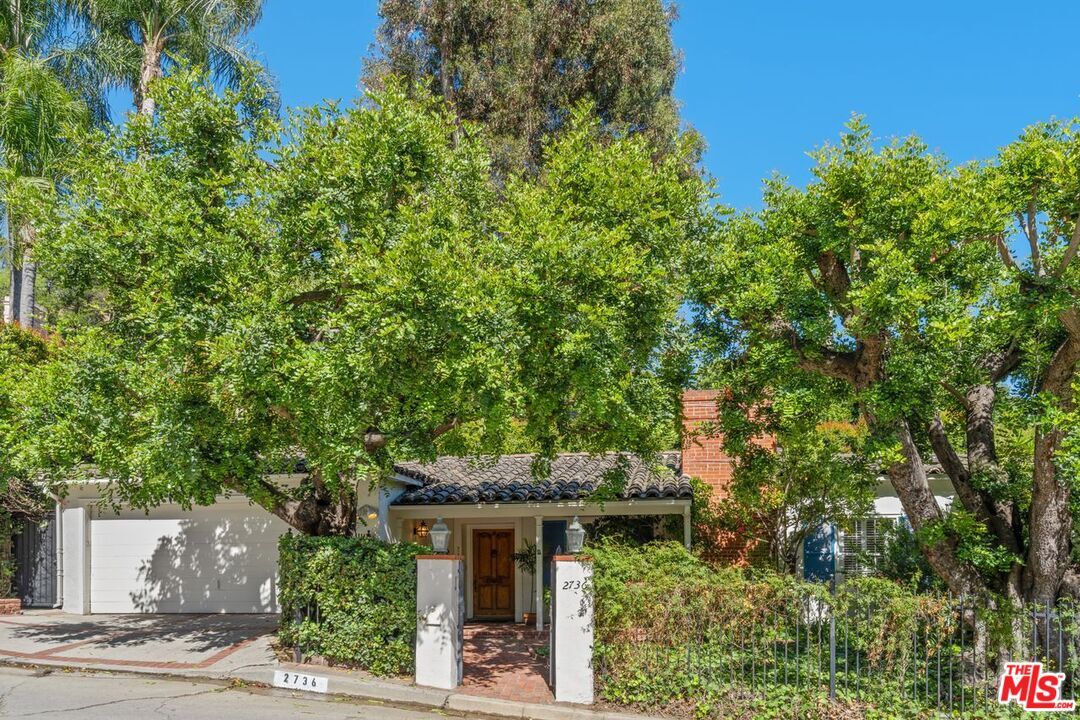 Property Photo:  2736 Outpost Dr  CA 90068 