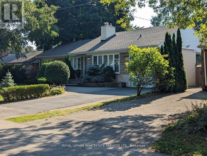 Property Photo: 1602 Lincolnshire Blvd. Boulevard ON L5E 2S7