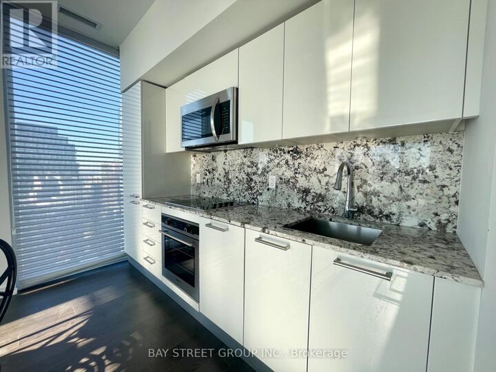 Property Photo:  28 Wellesley Street East 3202  ON M4Y 1G3 