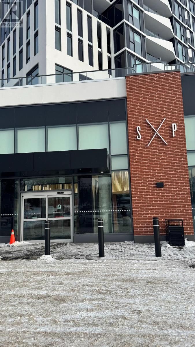 Property Photo:  25 Wellington Street 3305  ON N2G 0G5 
