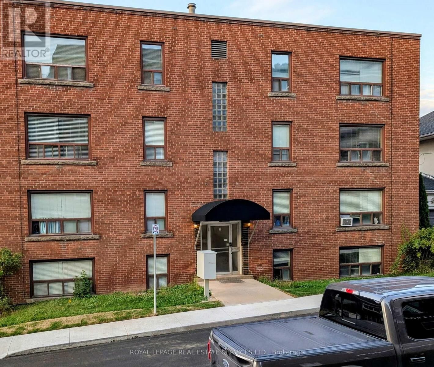 Property Photo:  10 Rockwood Place  ON L8N 2G2 
