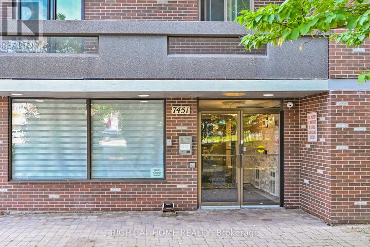 Property Photo:  7451 Yonge Street East 704  ON L3T 2B4 