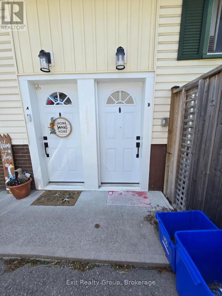 Property Photo:  116 Nicholas Street  ON K8V 6B2 