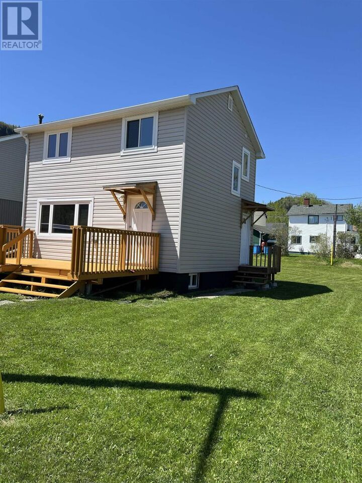 Property Photo: 5 Crutchfield Ave ON P0T 2P0