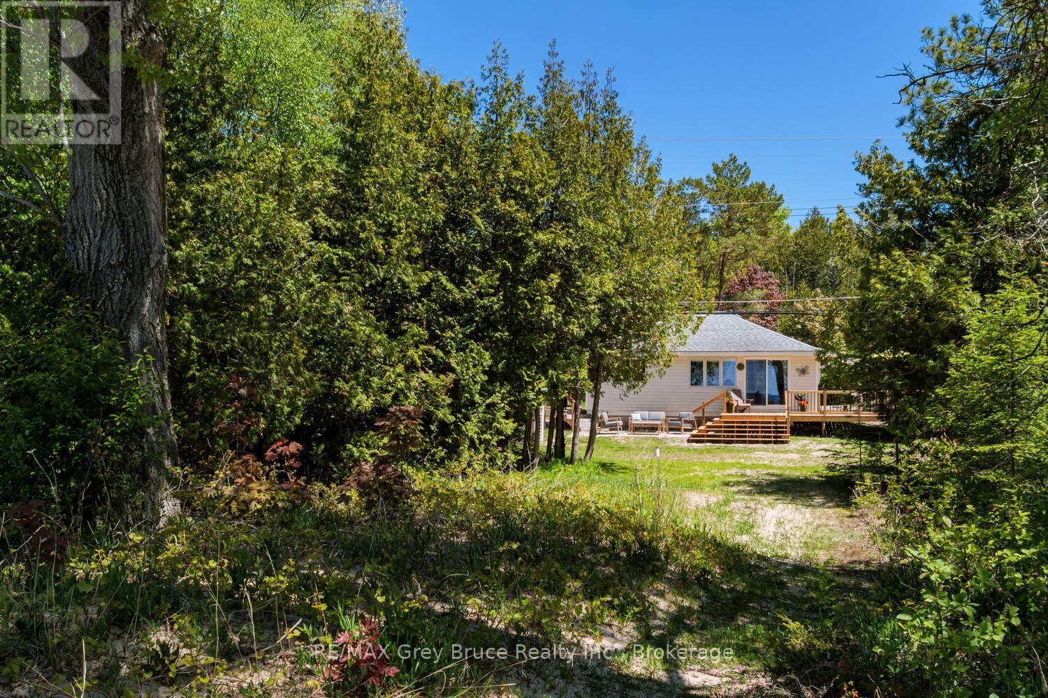 Property Photo: 19 5th Avenue South Avenue ON N0H 2G0