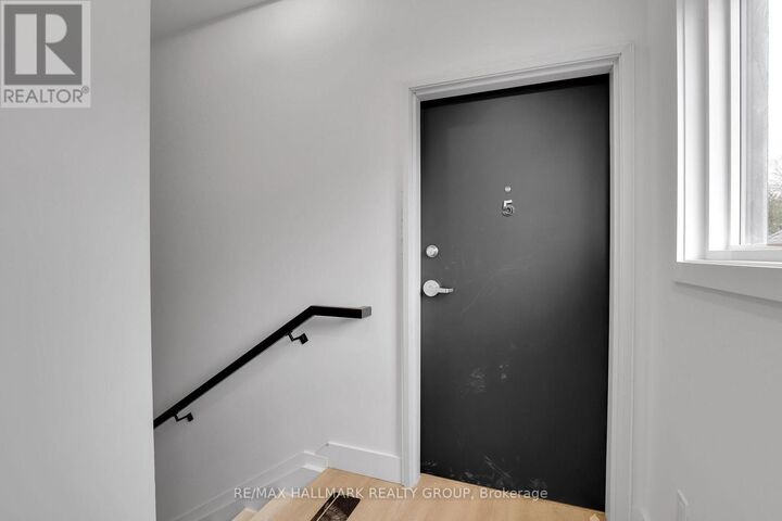 Property Photo:  109 Russell Avenue 5  ON K1N 7X2 