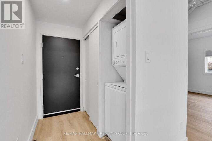 Property Photo:  109 Russell Avenue 4  ON K1N 7X2 