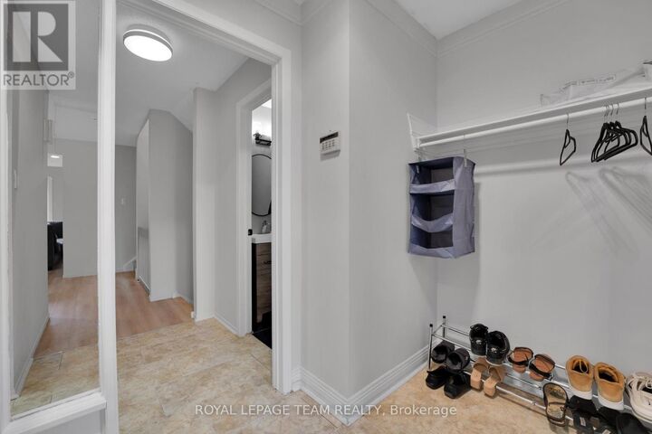 Property Photo: 282 Dalehurst Drive 20 ON K2G 4J5