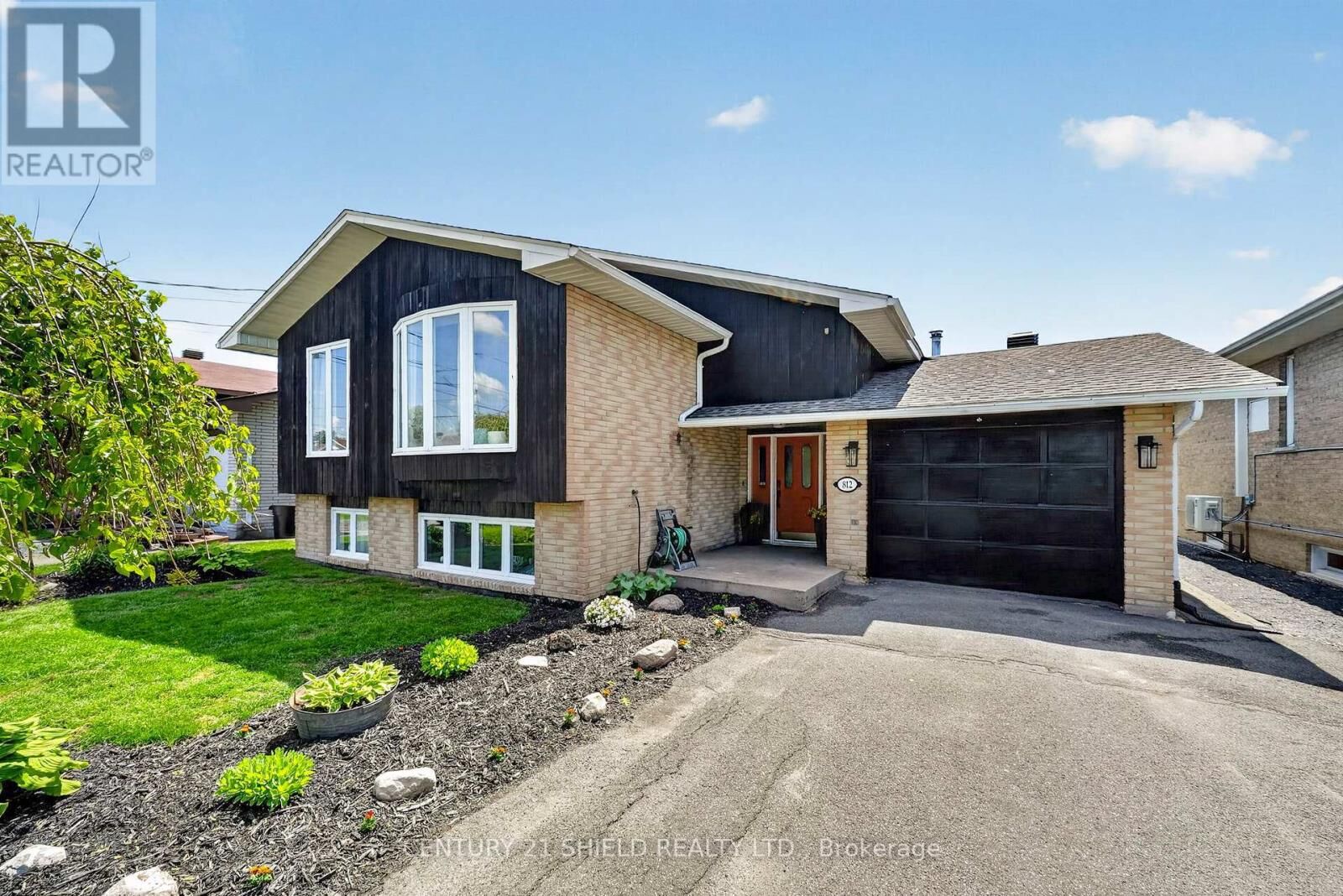 Property Photo: 812 Briarhill Avenue ON K6J 3N5