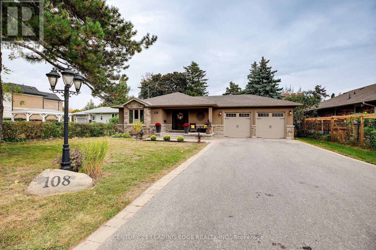 Photo de la propriété:  108 Robinson Street  ON L3P 1P1 