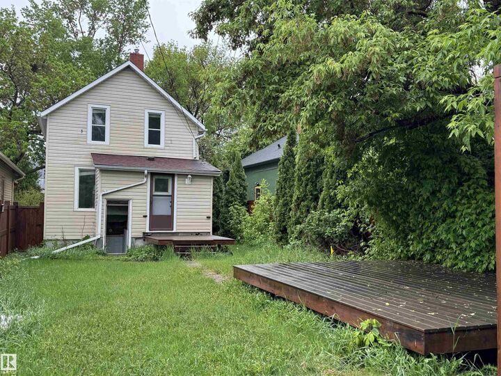 Photo de la propriété:  9740 87 Avenue NW  AB T6E 2N4 