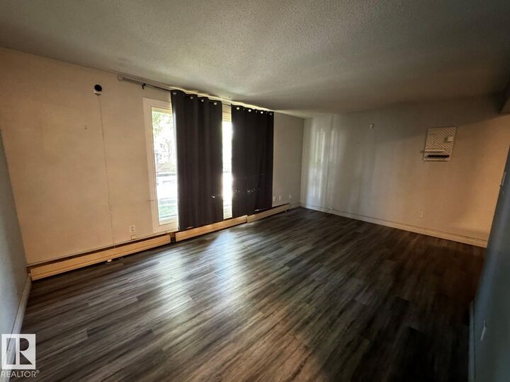 Property Photo: 10415 93 Street NW 203 AB T5H 1X5