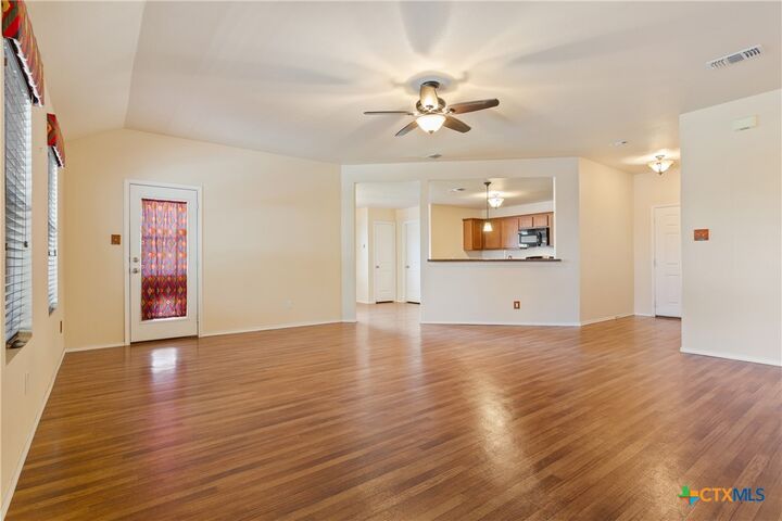 Property Photo: 2002 Jefferson Court TX 76513