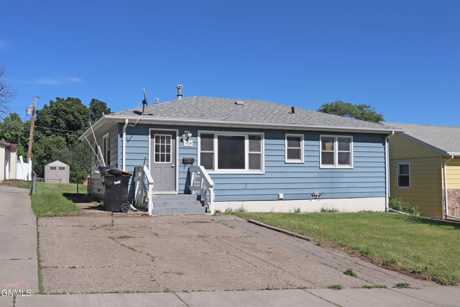 Property Photo:  1709 14th Street  ND 58501 