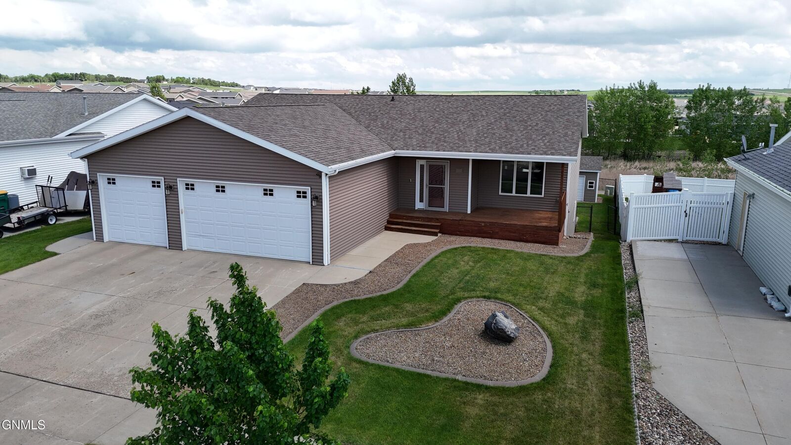 Property Photo:  3307 Frost Lane  ND 58503 