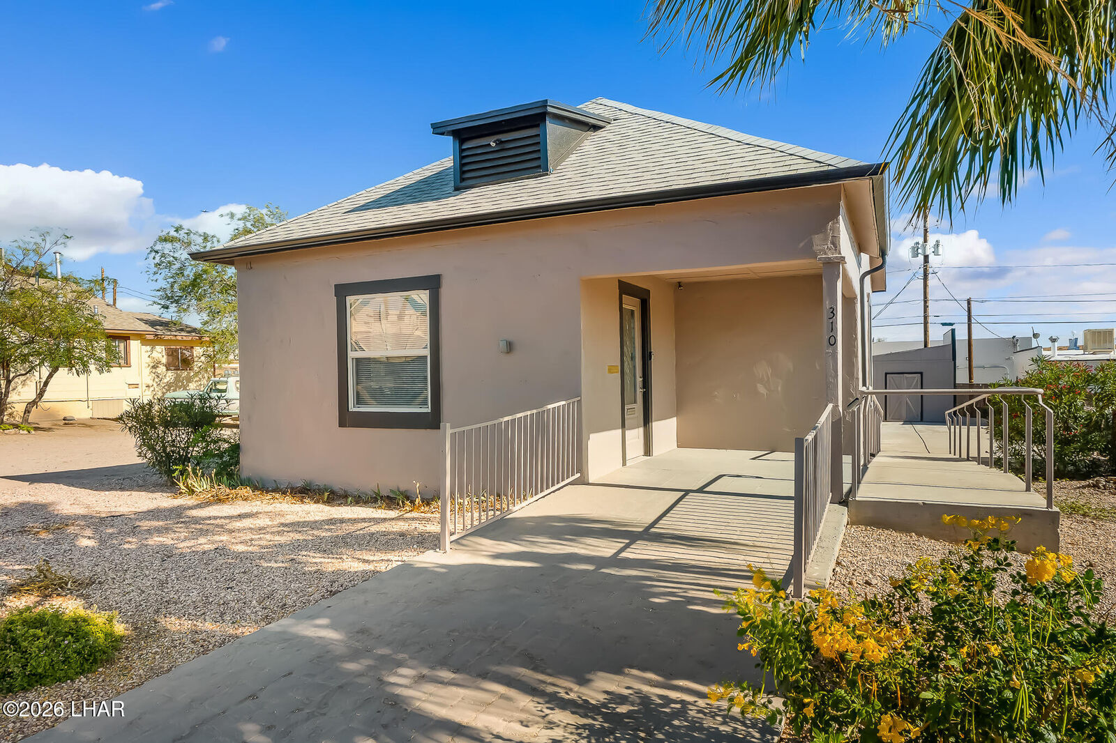 Property Photo:  310 E Oak St  AZ 86401 