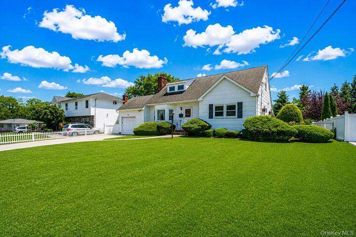 Property Photo:  66 Henry Avenue  NY 11702 