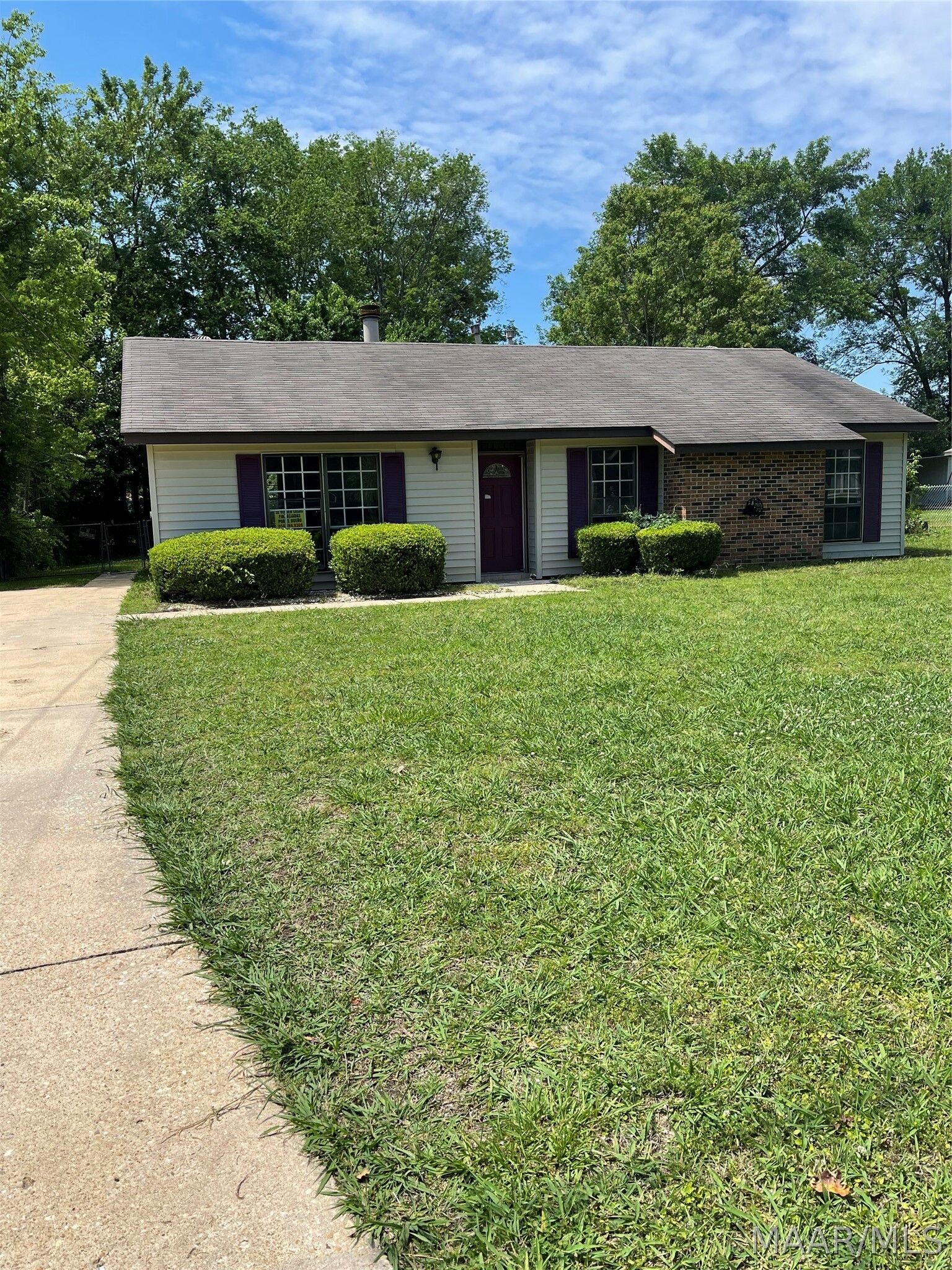 Property Photo: 518 W Wilding Drive AL 36116