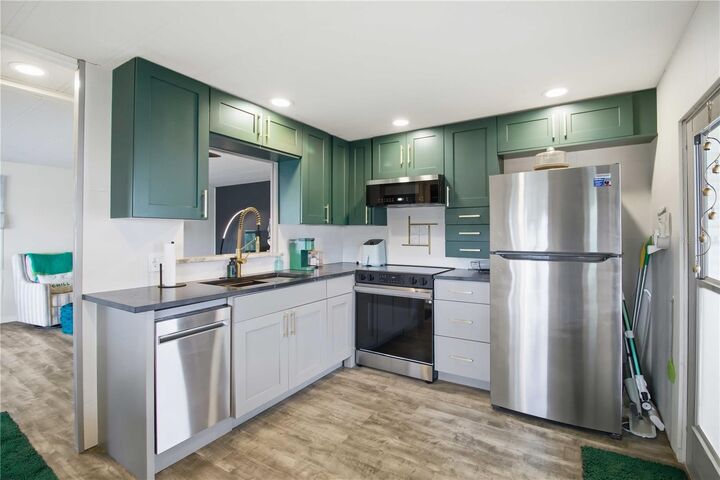 Property Photo:  5402 Chateau Lane  FL 34207 