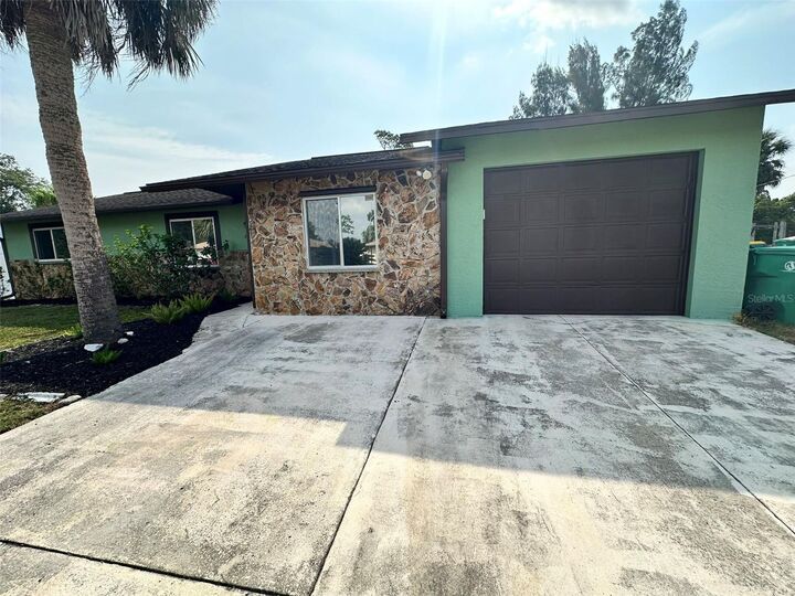 Property Photo: 390 Kenova Street FL 33954