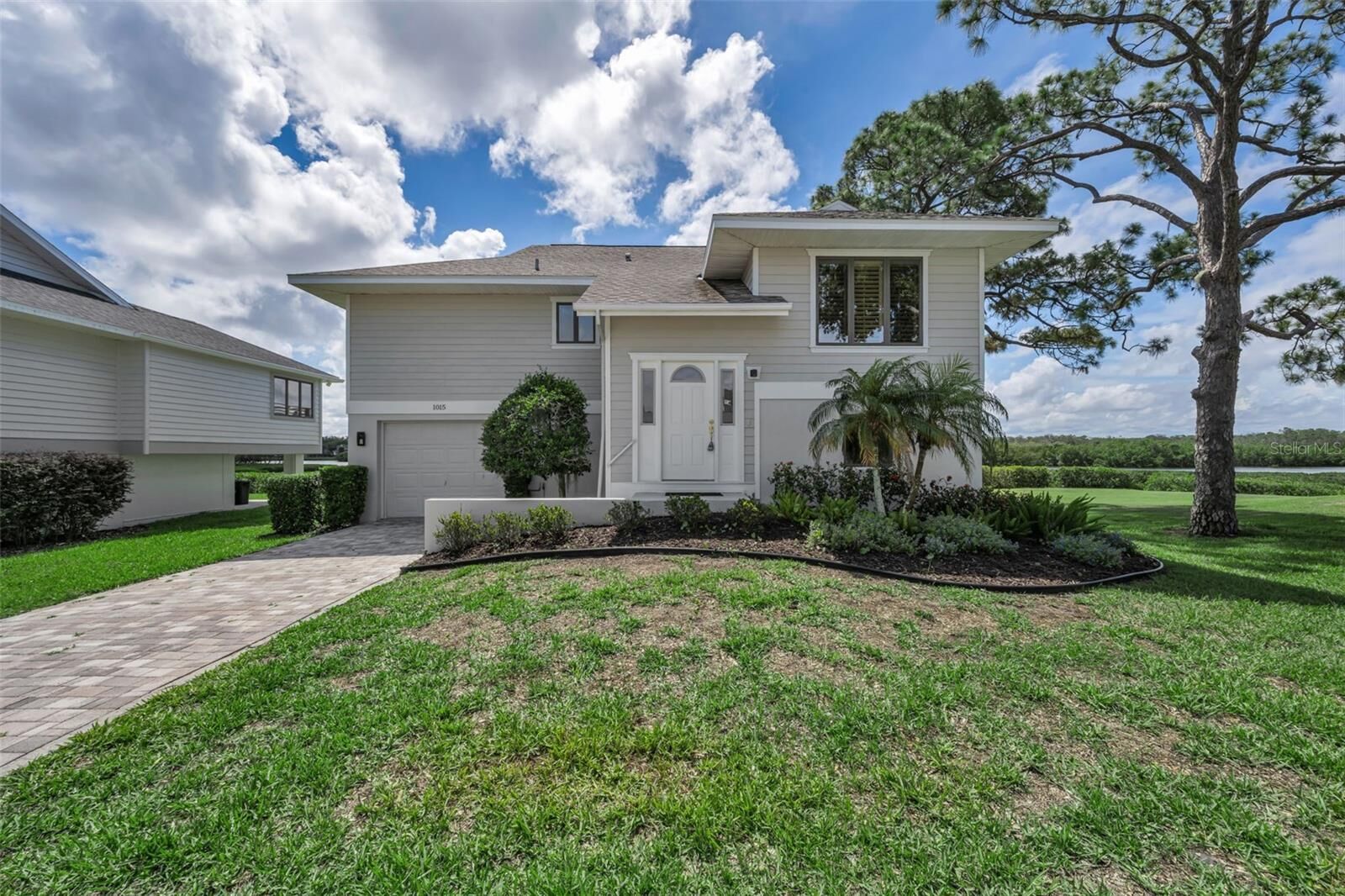 Property Photo:  1015 Teal Pointe  FL 34689 