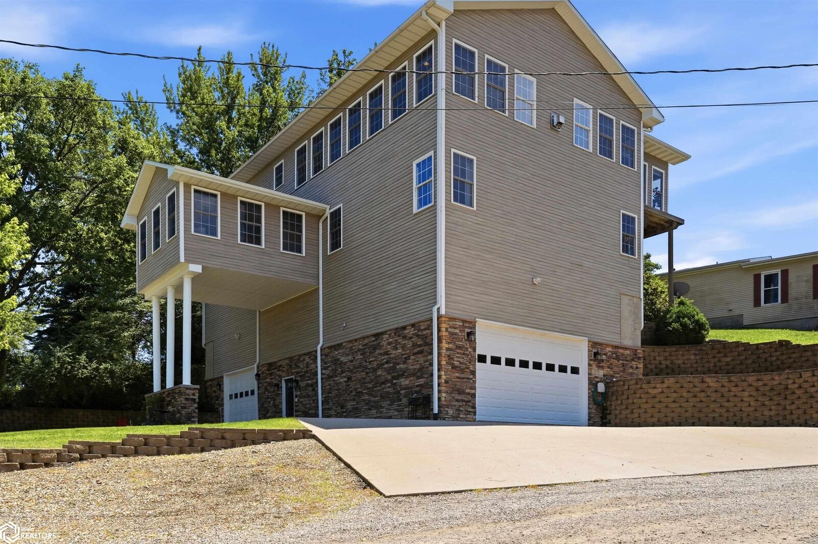 Property Photo:  275 Center Point Drive  IA 50171 