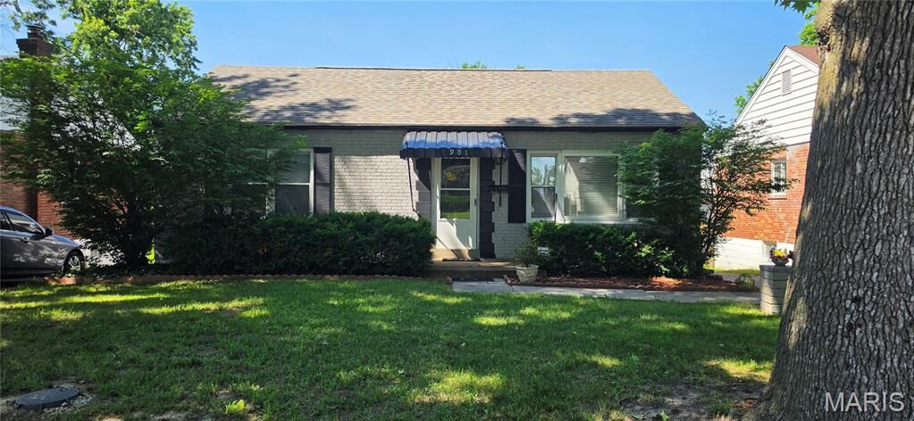 Property Photo: 901 Fontaine Place MO 63137