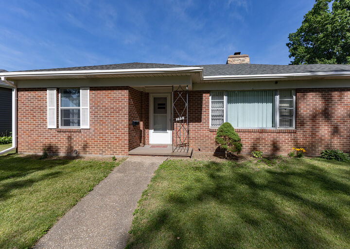 Property Photo:  1030 N 3rd Street  IA 52732 