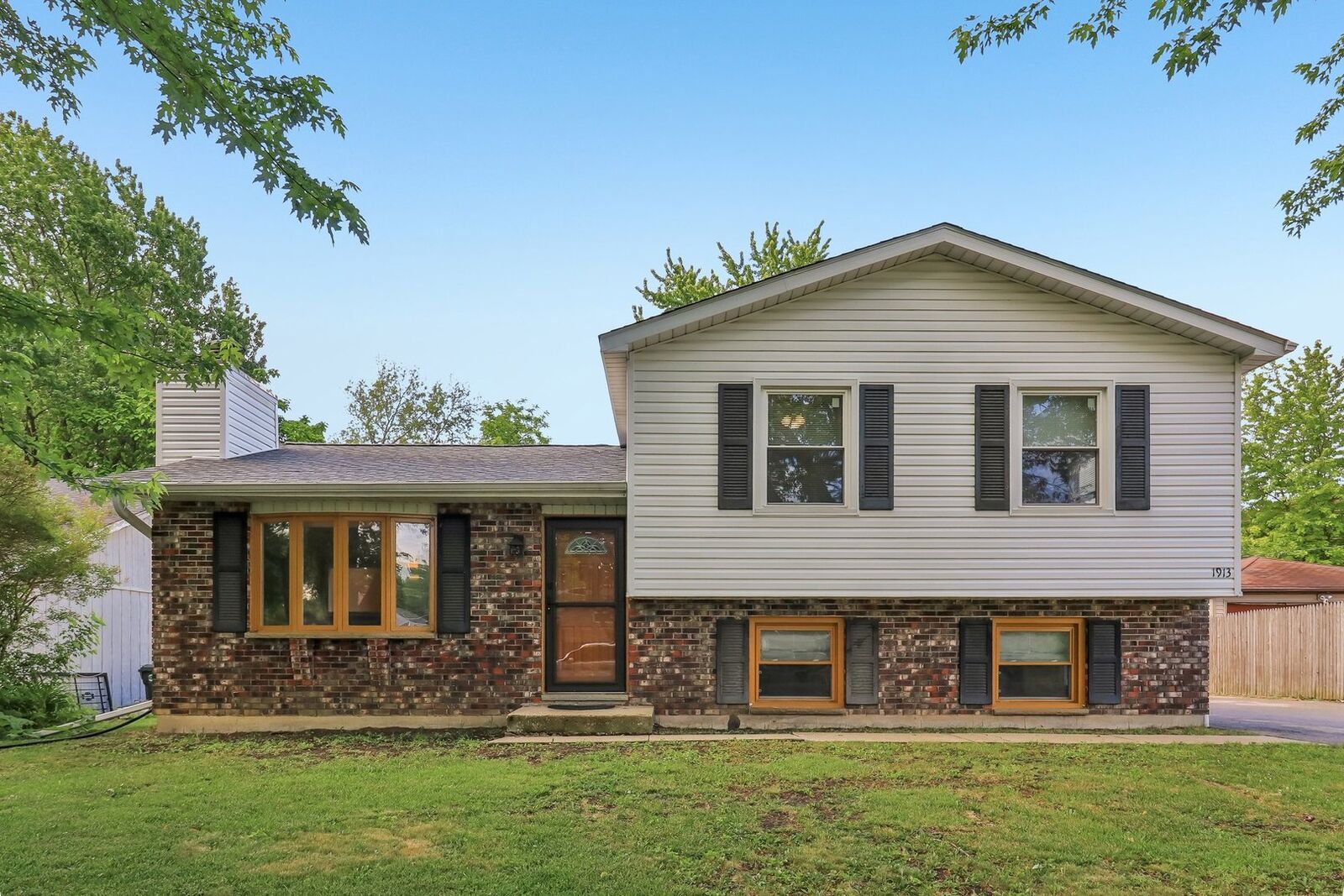 Property Photo: 1913 Burr Oak Lane IL 60046