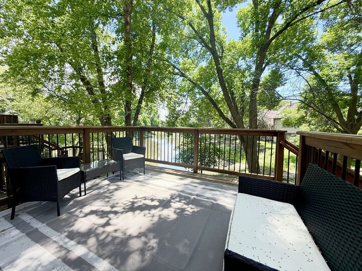 Property Photo:  113 Chatsworth Circle  IL 60194 