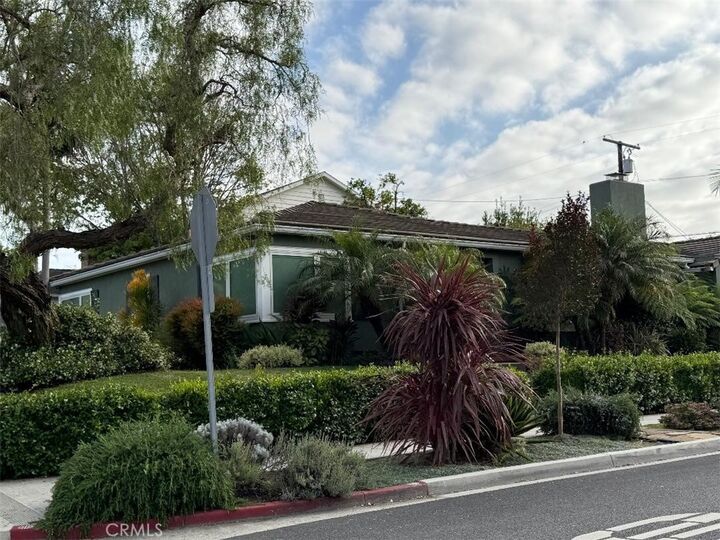 Property Photo:  730 E Roosevelt  CA 90807 
