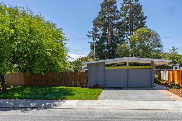 Property Photo:  728 Seminole Way  CA 94303 