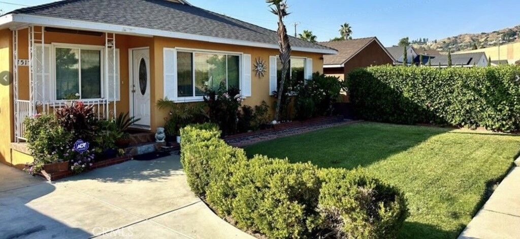Property Photo:  7517 N Ontario Street  CA 91504 
