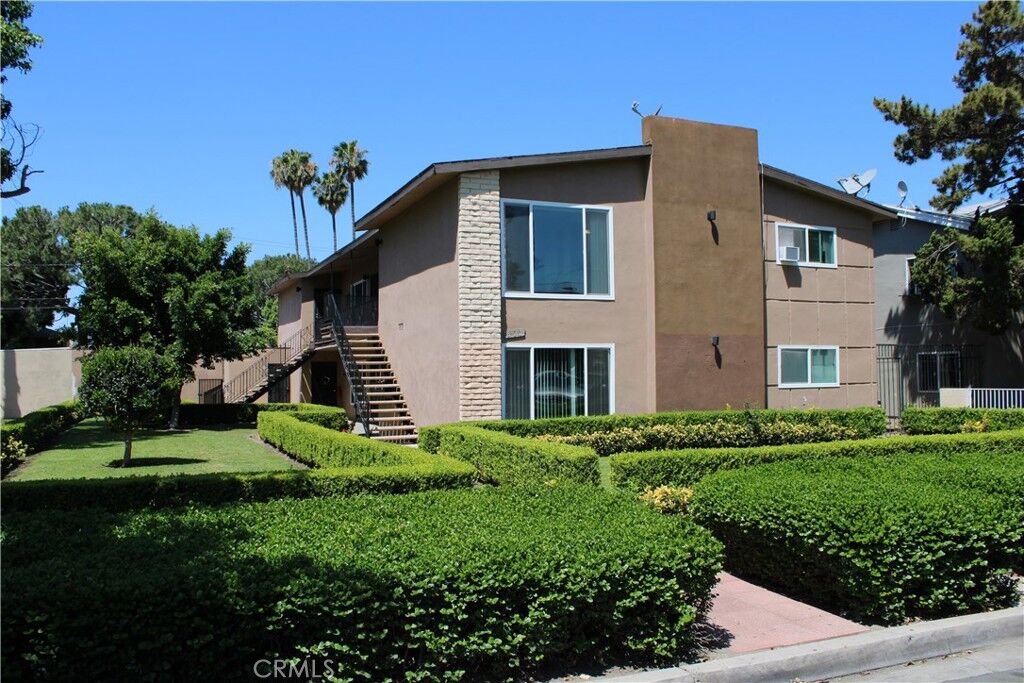 Property Photo:  601 N Pauline Street  CA 92805 