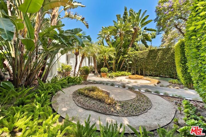 Property Photo:  453 N Alfred Street  CA 90048 