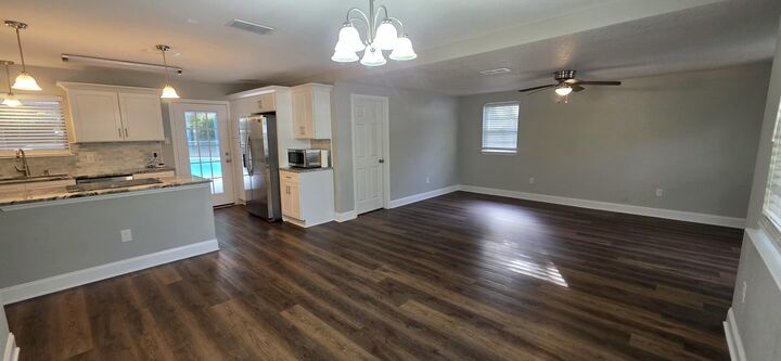 Property Photo:  4 Spencer Court  FL 32547 