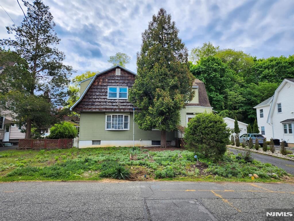 Property Photo:  88 Columbus Avenue  NJ 07640 