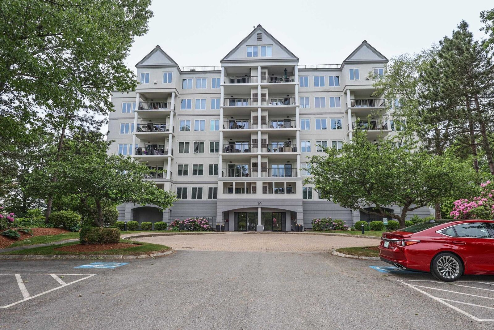 Property Photo:  10 Mountain Laurels Drive  NH 03062 