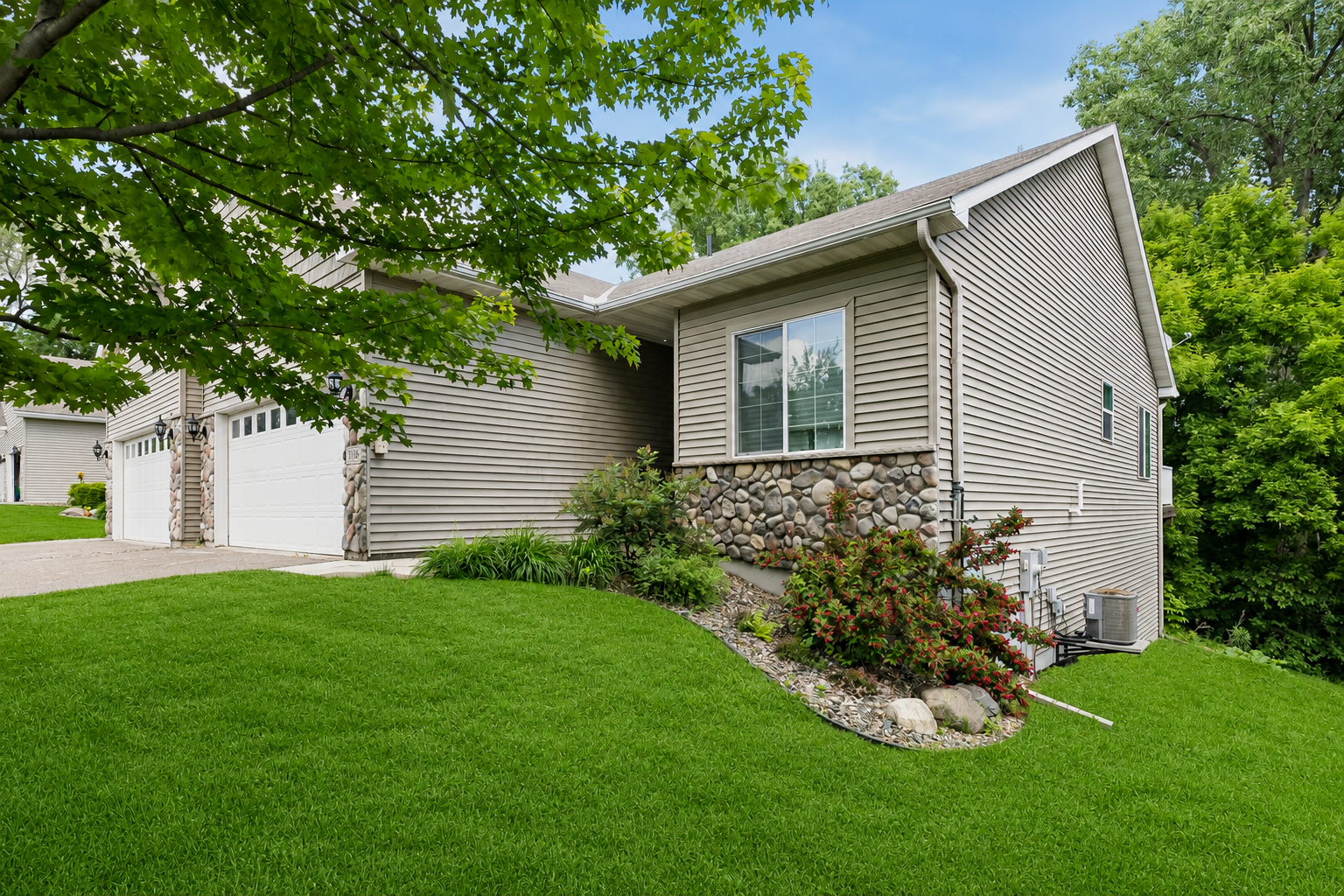 Property Photo:  3165 Doneene Lane  MN 55121 