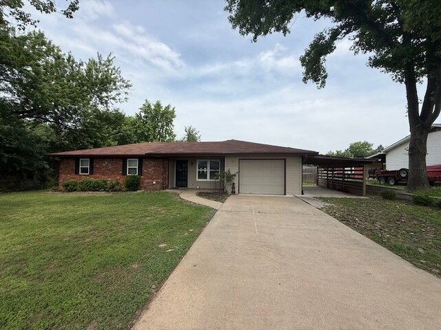 Property Photo: 1311 Royal Drive AR 72712