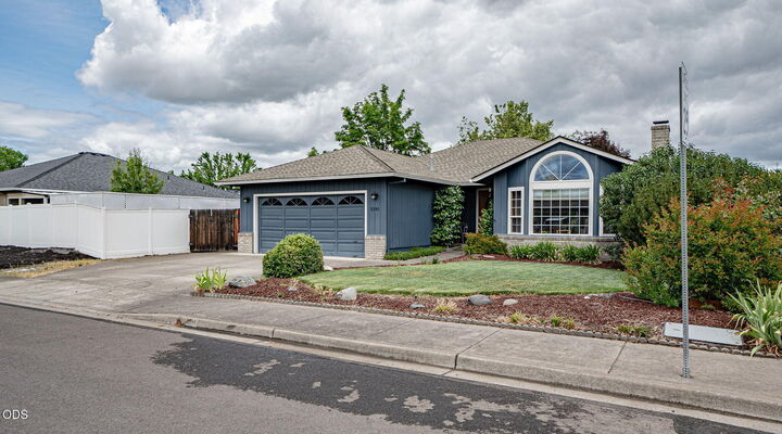 Property Photo: 3281 Ford Drive OR 97504