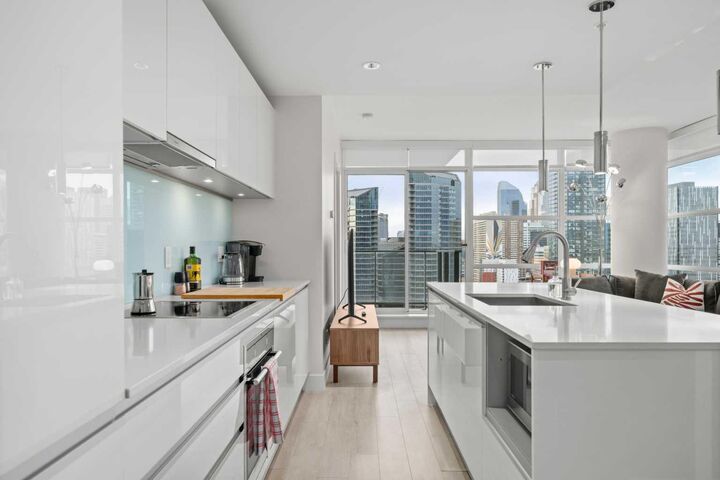 Property Photo:  1188 3 Street SE 1807  AB T2G 1H8 
