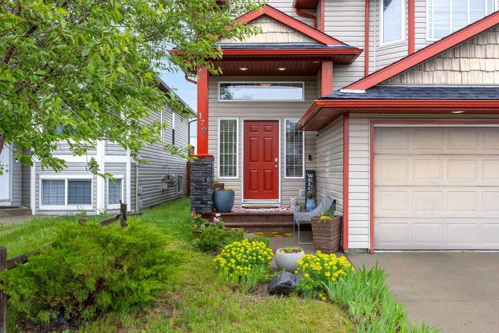 Property Photo:  179 Silver Springs Way NW  AB T4B 2Y3 